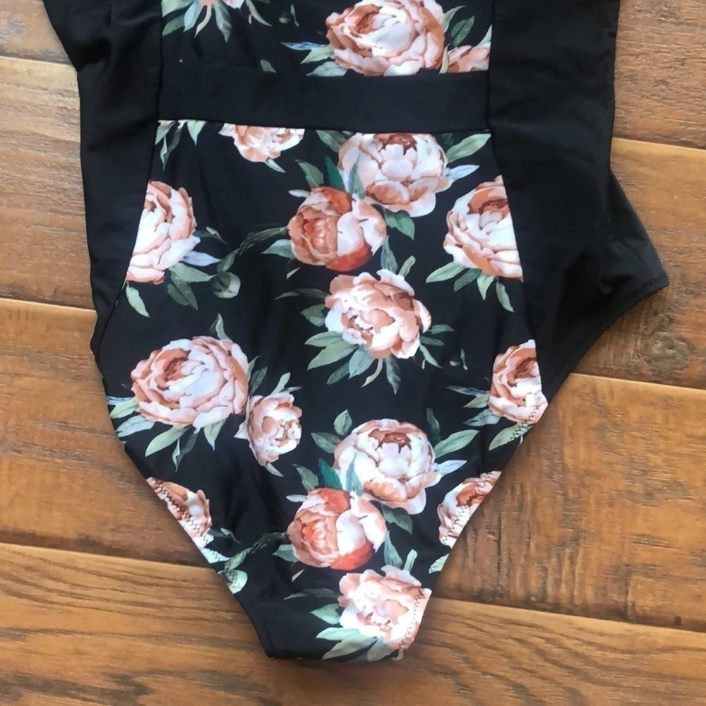 Cupshe Swimsuit - Size Large
